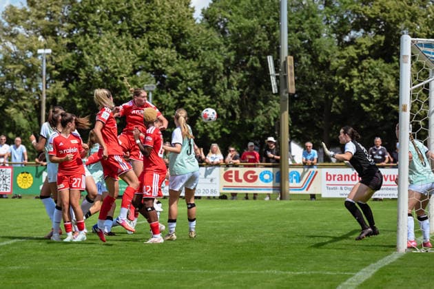 11.07.2026, xlakx, Fussball Testspiel, 1.FFC Turbine Potsdam - 1. FC Union Berlin v.l. Samantha Steuerwald (1.FC Union Berlin) Kopfball Oranienburg *** July 11, 2026, xlakx, Soccer Friendly Match, 1 FFC Turbine Potsdam 1 FC Union Berlin v l Samantha Steuerwald 1 FC Union Berlin Header Oranienburg