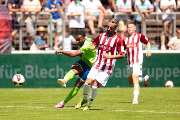 11.07.2026, Fussball, Saison 2026 2027, Testspiel, FC Gütersloh - FC Schalke 04, +s9 Gütersloh Stadion am Heidewald NRW Deutschland xRHR-FOTO YYx *** July 11, 2026, Soccer, 2026–2027 Season, Friendly Match, FC Gütersloh vs. FC Schalke 04, s9 Gütersloh Stadion am Heidewald, North Rhine-Westphalia, Germany xRHR PHOTO YYx Copyright: RHR-FOTOx RHR-FOTO YY
