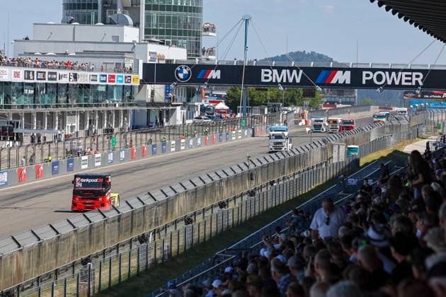 Erste Runde Steffen Faas (GER) Freightliner (24), tankpool24 Racing ist vorn , Deutschland, Motorsport, Int. Shell ADAC Truck Grand Prix, TGP Truck-Grand-Prix Meisterschaft, Race 3, 2026, 11.07.2026, Nürburg Nürburgring Deutschland *** First Lap: Steffen Faas (GER) in the Freightliner 24, tankpool24 Racing, is in the lead; Germany, Motorsports, Int. Shell ADAC Truck Grand Prix, TGP Truck Grand Prix Championship, Race 3, 2026, July 11, 2026, Nürburg, Nürburgring, Germany Copyright: xGrantxHubbsx