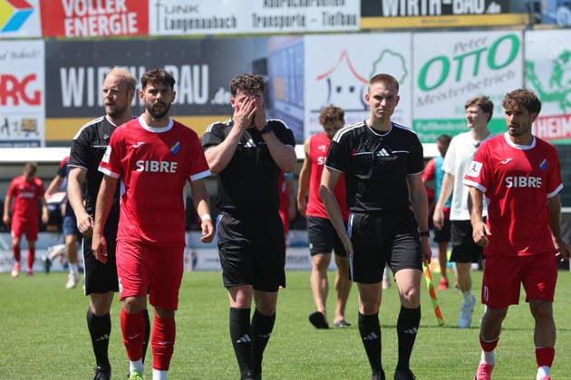 Haiger, Deutschland 11. Juli 2026: Testspiel - 2026 2027 - TSV Steinbach Haiger gegen Fortuna Köln Im Bild: Schiedsrichter Nils Ole Vitt SIBRE-Sportzentrum Haarwasen Hessen *** Haiger, Germany, July 11, 2026; 2026-2027 preseason match: TSV Steinbach Haiger vs. Fortuna Cologne; Pictured: Referee Nils Ole Vitt; SIBRE Sports Center, Haarwasen, Hesse Copyright: xFotostandx xFabianxWernerx