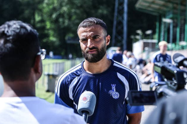 Fussball, 3.Liga Saison 2026 2027 Trainingslager MSV Duisburg Training 11.07.2026, Stadion de Wageningse Berg Ramien Safi (MSV Duisburg, 19) im Interview Wageningen Stadion de Wageningse Berg Niederlande *** Sports, Soccer, 3rd Division, 2026–2027 Season, MSV Duisburg Training Camp, Training Session on July 11, 2026, De Wageningse Berg Stadium, Ramien Safi (MSV Duisburg), age 19, in an interview at De Wageningse Berg Stadium in Wageningen, Netherlands