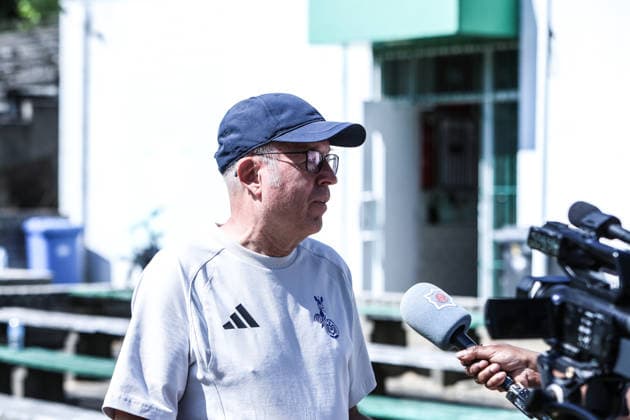 Fussball, 3.Liga Saison 2026 2027 Trainingslager MSV Duisburg Training 11.07.2026, Stadion de Wageningse Berg Martin Haltermann (Pressesprecher, MSV Duisburg) im Interview Wageningen Stadion de Wageningse Berg Niederlande *** Sports, Soccer, 3rd Division, 2026–2027 Season, MSV Duisburg Training Camp, Training Session on July 11, 2026, Stadion de Wageningse Berg, Interview with Martin Haltermann, Press Spokesperson for MSV Duisburg, Wageningen, Stadion de Wageningse Berg, Netherlands