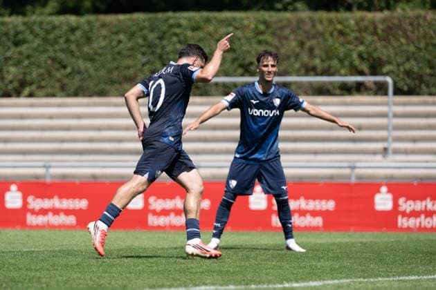 Torjubel zum 1:0 durch Berkan Taz 10 (Vfl Bochum), VfL Bochum vs. Royal Antwerpen, Fussball, 2. Bundesliga, Testspiel, 11.07.2026 DFB regulations prohibit any use of photographs as image sequences and or quasi-video Iserlohn Nordrhein-Westfalen Deutschland *** Goal celebration for the 1-0 by Berkan Taz, 10, VfL Bochum, VfL Bochum vs. Royal Antwerp, Soccer, 2. Bundesliga, Friendly Match, July 11, 2026. DFB regulations prohibit any use of photographs as image sequences and or quasi-video. Iserlohn, North Rhine-Westphalia, Germany Copyright: xkolbert-press MarcxNiemeyerx