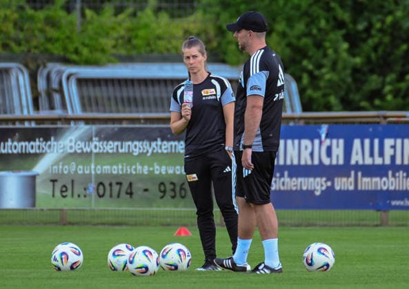 11.07.2026, xlakx, Fussball Testspiel, 1.FFC Turbine Potsdam - 1. FC Union Berlin v.l. Marie - Louise Eta (1.FC Union Berlin, Trainer),Andreas Kerwin im Gesparaech Oranienburg *** July 11, 2026, xlakx, Soccer Friendly Match, 1 FFC Turbine Potsdam vs. 1 FC Union Berlin at Marie Louise Eta, Coach Andreas Kerwin in an interview in Oranienburg