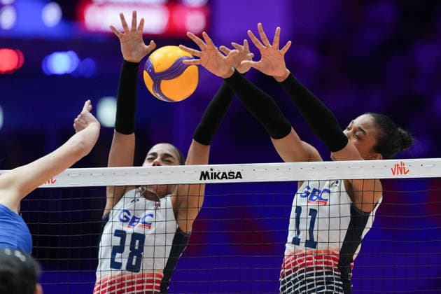 RECORD DATE NOT STATED Volleyball Nations League Hong Kong 2026 - Day 4 Katielle Alonzo (No.28), Geraldine Gonzalez (No.11) from team Dominican Republic during the match between Dominican Republic and China at Volleyball Nations League Hong Kong 2026 on July 11, 2026 in Hong Kong. (Photo by Ellan Mad Nexpher Images) Hong Kong
