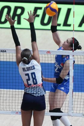 RECORD DATE NOT STATED Volleyball Nations League Hong Kong 2026 - Day 4 Zhuang Yushan (No.2) from team China and Katielle Alonzo (No.28) from team Dominican Republic during the match between Dominican Republic and China at Volleyball Nations League Hong Kong 2026 on July 11, 2026 in Hong Kong. (Photo by Ellan Mad Nexpher Images) Hong Kong