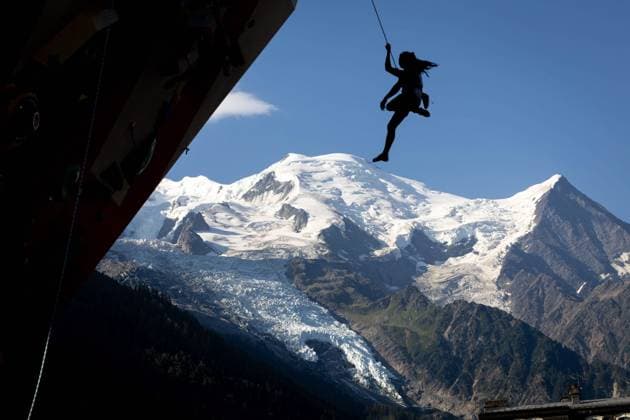 CHAMONIX ESCALADE QUALIFICATIONS DIFFICULTE PHOTOPQR LE DAUPHINE Tom PHAM VAN SUU ; Chamonix-Mont-Blanc ; 11 07 2026 ; A Chamonix (Haute-Savoie), le 11 juillet 2026. Coupe du monde d escalade. Difficulté. Qualifications. Sur notre photo : Vue sur le massif du Mont-Blanc. Photo : Tom Pham Van Suu Le Dauphiné Libéré Chamonix Mont Blanc, France, july 11th 2026 Climbing World Cup. Lead. Qualification. Chamonix-Mont-Blanc Haute-Savoie Rhône-Alpes France  Copyright: xPHOTOPQR LExDAUPHINE MAXPPPxTomxPHAMxVANxSUUx 20260711JDL8835 20260711JDL8835