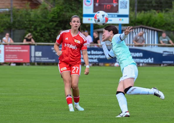 11.07.2026, xlakx, Fussball Testspiel, 1.FFC Turbine Potsdam - 1. FC Union Berlin v.l. Leela Egli (1.FC Union Berlin), Yuna Matsubara (1.FFC Turbine Potsdam) Zweikampf, Duell, Kampf, tackle Oranienburg *** July 11, 2026, xlakx, Soccer Friendly Match, 1 FFC Turbine Potsdam 1 FC Union Berlin v l Leela Egli 1 FC Union Berlin, Yuna Matsubara 1 FFC Turbine Potsdam, Tackle, Duel, Battle, Oranienburg