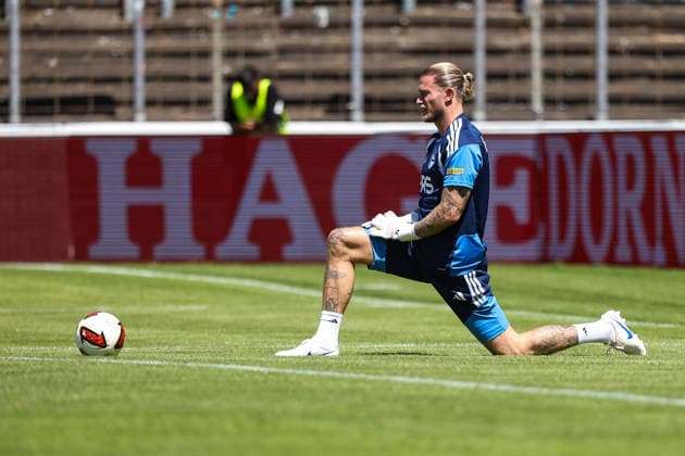 2026.07.11, xkwix, Fußball, Testspiel, FC Gütersloh - FC Schalke 04, NRG24 Stadion im Heidewald, Saison 2026 2027: Loris Karius (FC Schalke 04 1) beim aufwaermen DFB regulations prohibit any use of photographs as image sequences and or quasi-video. Photo: xKamilxWilkowskixPressefotoKochx Nordrhein-Westfalen Deutschland *** July 11, 2026, xkwix, soccer, friendly match, FC Gütersloh vs. FC Schalke 04, NRG24 Stadium in Heidewald, 2026–2027 season: Loris Karius, FC Schalke 04 1, during warm-ups. DFB regulations prohibit any use of photographs as image sequences and or quasi-video. Photo: xKamilxWilkowskixPressefotoKochx, North Rhine-Westphalia, Germany