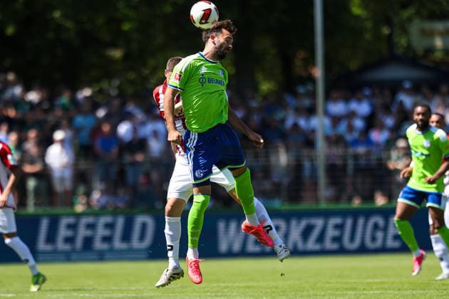 2026.07.11, xkwix, Fußball, Testspiel, FC Gütersloh - FC Schalke 04, NRG24 Stadion im Heidewald, Saison 2026 2027: Kenan Karaman (FC Schalke 04 19) im Zweikampf gegen Björn Rother (FC Gütersloh 6) DFB regulations prohibit any use of photographs as image sequences and or quasi-video. Photo: xKamilxWilkowskixPressefotoKochx Nordrhein-Westfalen Deutschland *** July 11, 2026, xkwix, soccer, friendly match, FC Gütersloh vs. FC Schalke 04, NRG24 Stadium in Heidewald, 2026–2027 season: Kenan Karaman (FC Schalke 04 19) in a tackle against Björn Rother (FC Gütersloh 6). DFB regulations prohibit any use of photographs as image sequences and or quasi-video. Photo: xKamilxWilkowskixPressefotoKochx, North Rhine-Westphalia Germany