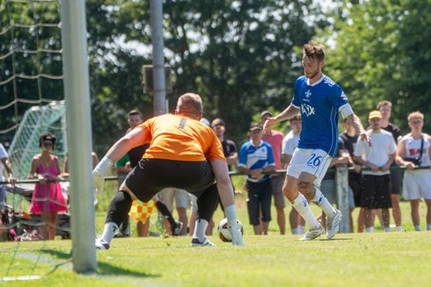 11.07.2026, xhfmx, Fussball Testspiel, VfR Fehlheim - SV Darmstadt 98 v.l. Matthias Bader (26, SV Darmstadt 98), Kevin Darmstädter (1, VfR Fehlheim) (DFL DFB REGULATIONS PROHIBIT ANY USE OF PHOTOGRAPHS as IMAGE SEQUENCES and or QUASI-VIDEO) Bensheim-Fehlheim *** July 11, 2026, xhfmx, Soccer Friendly Match, VfR Fehlheim vs. SV Darmstadt 98, Matthias Bader 26, SV Darmstadt 98, Kevin Darmstädter 1, VfR Fehlheim DFL DFB REGULATIONS PROHIBIT ANY USE OF PHOTOGRAPHS AS IMAGE SEQUENCES AND OR QUASI-VIDEO Bensheim Fehlheim