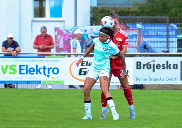11.07.2026, xlakx, Fussball Testspiel, 1.FFC Turbine Potsdam - 1. FC Union Berlin v.l. Thalia Dias de Souza (1. FFC Turbine Potsdam), Anna Weiß (1.FC Union Berlin) Zweikampf, Duell, Kampf, tackle Oranienburg *** July 11, 2026, xlakx, Soccer Friendly Match, 1 FFC Turbine Potsdam 1 FC Union Berlin v l Thalia Dias de Souza 1 FFC Turbine Potsdam, Anna Weiß 1 FC Union Berlin, Tackle, Duel, Battle, Oranienburg