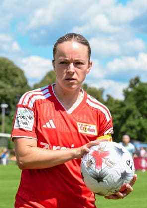 11.07.2026, xlakx, Fussball Testspiel, 1.FFC Turbine Potsdam - 1. FC Union Berlin v.l. Lisa Heiseler (1.FC Union Berlin) am Ball Oranienburg *** July 11, 2026, xlakx, Soccer Friendly Match, 1 FFC Turbine Potsdam vs. 1 FC Union Berlin, Referee: Lisa Heiseler, 1 FC Union Berlin in control, Oranienburg