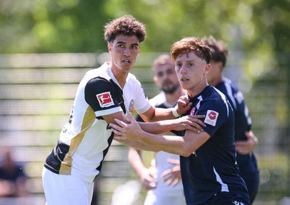 Fussball 1. Bundesliga 2026 2027 Testspiel 11.07.2026 SV Elversberg - FC Thun Noah Darvich (li, SV Elversberg) gegen Michael Heule (re, FC Thun) *** Soccer, Bundesliga 1, 2026–2027, Friendly Match, July 11, 2026, SV Elversberg vs. FC Thun: Noah Darvich (left), SV Elversberg, vs. Michael Heule (right), FC Thun