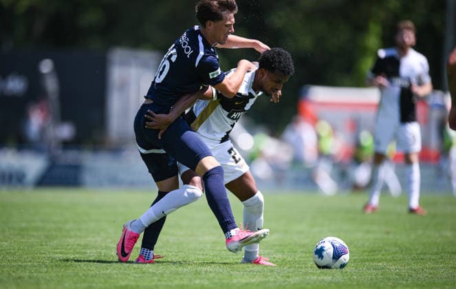 Fussball 1. Bundesliga 2026 2027 Testspiel 11.07.2026 SV Elversberg - FC Thun Filimon Gerezgiher (re, SV Elversberg) gegen Justin Roth (li, FC Thun) *** Soccer, Bundesliga 1, 2026–2027, Friendly Match, July 11, 2026, SV Elversberg vs. FC Thun: Filimon Gerezgiher (right), SV Elversberg, vs. Justin Roth (left), FC Thun