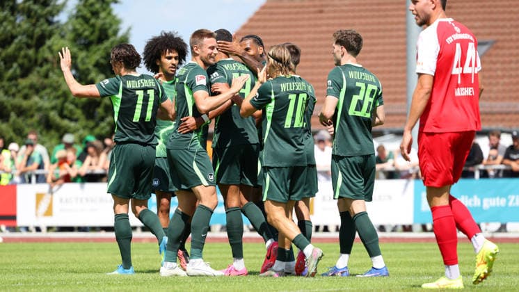 FSV Schöningen vs. VfL, Testspiel Schöningen, 11.07.2026, Fußball, Herren, Saison 2026 2027, Testspiel, FSV Schöningen vs. VfL Wolfsburg: Torjubel Robert Glatzel (VfL Wolfsburg) Deutschland *** FSV Schöningen vs. VfL, Friendly Match in Schöningen, July 11, 2026, Soccer, Men s, 2026–2027 Season, Friendly Match, FSV Schöningen vs. VfL Wolfsburg, Robert Glatzel Celebrates a Goal, VfL Wolfsburg, Germany