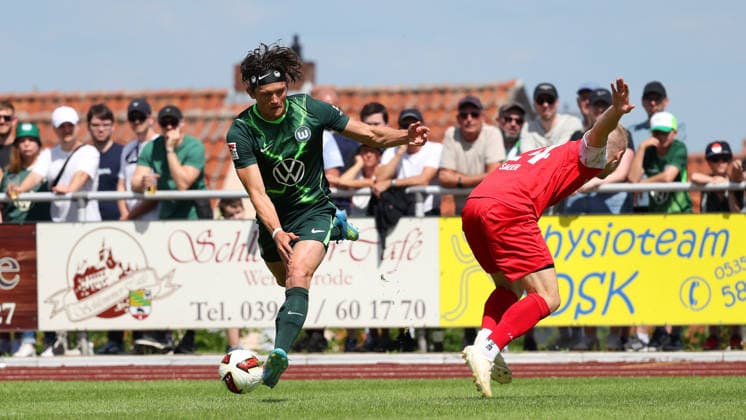 FSV Schöningen vs. VfL, Testspiel Schöningen, 11.07.2026, Fußball, Herren, Saison 2026 2027, Testspiel, FSV Schöningen vs. VfL Wolfsburg: Mathys Angely (VfL Wolfsburg) Deutschland *** FSV Schöningen vs. VfL, Friendly Match in Schöningen, July 11, 2026, Soccer, Men s, 2026–2027 Season, Friendly Match, FSV Schöningen vs. VfL Wolfsburg, Mathys Angely, VfL Wolfsburg, Germany