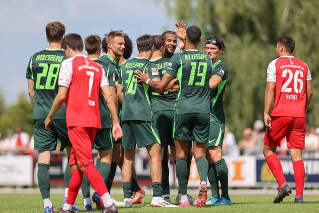 11.07.2026, xtgx, Fussball Testspiel, FSV Schöningen - VfL Wolfsburg emspor, v.l. Cleiton (Wolfsburg, 33) Jubel, Torjubel, jubelt ueber das Tor, celebrate the goal, celebration (DFL DFB REGULATIONS PROHIBIT ANY USE OF PHOTOGRAPHS as IMAGE SEQUENCES and or QUASI-VIDEO) Schöningen *** July 11, 2026, xtgx, soccer friendly, FSV Schöningen vs. VfL Wolfsburg, from left: Cleiton (Wolfsburg), 33, cheering, Goal celebration, celebrating the goal, DFL and DFB regulations prohibit any use of photographs as image sequences and or quasi-video Schöningen