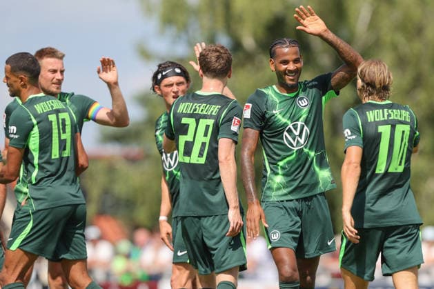 11.07.2026, xtgx, Fussball Testspiel, FSV Schöningen - VfL Wolfsburg emspor, v.l. Cleiton (Wolfsburg, 33) Jubel, Torjubel, jubelt ueber das Tor, celebrate the goal, celebration (DFL DFB REGULATIONS PROHIBIT ANY USE OF PHOTOGRAPHS as IMAGE SEQUENCES and or QUASI-VIDEO) Schöningen *** July 11, 2026, xtgx, soccer friendly, FSV Schöningen vs. VfL Wolfsburg, from left: Cleiton (Wolfsburg), 33, cheering, Goal celebration, celebrating the goal, DFL and DFB regulations prohibit any use of photographs as image sequences and or quasi-video Schöningen