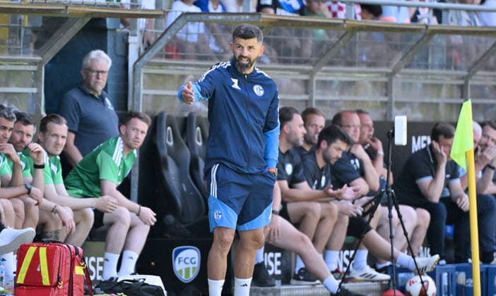 Trainer Miron Muslic (FC Schalke 04) 11.07.2026, Fussball 1. Bundesliga, Saison 2026 2027, Testspiel, Vorbereitungsspiel, FC Gütersloh - FC Schalke 04 Gütersloh Heidewaldstadion Nordrhein Westfalen Deutschland *** Coach Miron Muslic, FC Schalke 04, July 11, 2026, Soccer, Bundesliga 1, 2026–2027 Season, Friendly Match, Preseason Match, FC Gütersloh vs. FC Schalke 04, Gütersloh, Heidewaldstadion, North Rhine-Westphalia, Germany Team2
