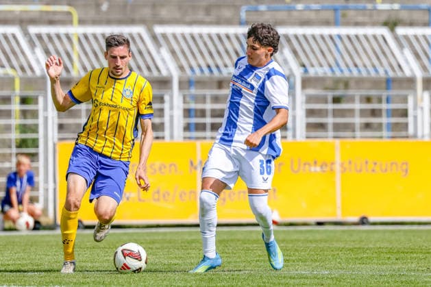 Kian Todorovic (Hertha BSC, 36) am Ball gegen Leipziger, 1. FC Lokomotive Leipzig vs Hertha BSC Berlin, Fussball, Testspiel, Saison 2026 27, 11.07.2026,¨ DFL REGULATIONS PROHIBIT ANY USE OF PHOTOGRAPHS AS IMAGE SEQUENCES AND OR QUASI-VIDEO,¨ 1. FC Lokomotive Leipzig vs Hertha BSC Berlin, Fussball, Testspiel, Saison 2026 27, 11.07.2026 Leipzig *** Kian Todorovic, Hertha BSC, 36, in possession against Leipzig, 1. FC Lokomotive Leipzig vs. Hertha BSC Berlin, soccer, friendly match, 2026–27 season, July 11, 2026, DFL REGULATIONS PROHIBIT ANY USE OF PHOTOGRAPHS AS IMAGE SEQUENCES AND OR QUASI-VIDEO, 1 FC Lokomotive Leipzig vs. Hertha BSC Berlin, soccer, friendly match, 2026–27 season, July 11, 2026, Leipzig Copyright: xEibner-Pressefoto LauraxRoemerx EP_LRR