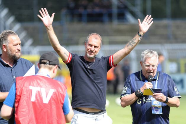 Testspiel: 1. FC Lok Leipzig - Hertha BSC Berlin, 11.07.2026 Verabschiedung von Meistertrainer Jochen Seitz. Fußball, Saison-Vorbereitung 2026 2027, Testspiel: 1. FC Lok Leipzig (Regionalliga Nordost) vs. Hertha BSC Berlin (2. Bundesliga) am 11.07.2026 im Bruno-Plache-Stadion, Leipzig. *** Friendly Match 1: FC Lok Leipzig vs. Hertha BSC Berlin, July 11, 2026 – Farewell to championship-winning coach Jochen Seitz; Soccer, 2026–2027 preseason, Friendly Match: 1. FC Lok Leipzig (Regionalliga Nordost) vs. Hertha BSC Berlin (2. Bundesliga) on July 11, 2026, at Bruno Plache Stadium, Leipzig Copyright: xBEAUTIFULxSPORTS JanxKaeferx