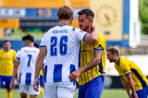 26h und Filip Kusic (1. FC Lokomotive Leipzig, 36) Umarmung, 1. FC Lokomotive Leipzig vs Hertha BSC Berlin, Fussball, Testspiel, Saison 2026 27, 11.07.2026,¨ DFL REGULATIONS PROHIBIT ANY USE OF PHOTOGRAPHS AS IMAGE SEQUENCES AND OR QUASI-VIDEO,¨ 1. FC Lokomotive Leipzig vs Hertha BSC Berlin, Fussball, Testspiel, Saison 2026 27, 11.07.2026 Leipzig *** 26h and Filip Kusic, 1 FC Lokomotive Leipzig, 36 hugs, 1 FC Lokomotive Leipzig vs. Hertha BSC Berlin, soccer, friendly match, 2026-27 season, July 11, 2026, DFL REGULATIONS PROHIBIT ANY USE OF PHOTOGRAPHS AS IMAGE SEQUENCES AND OR QUASI-VIDEO, 1 FC Lokomotive Leipzig vs. Hertha BSC Berlin, soccer, friendly match, 2026–27 season, July 7, 2026, Leipzig Copyright: xEibner-Pressefoto LauraxRoemerx EP_LRR