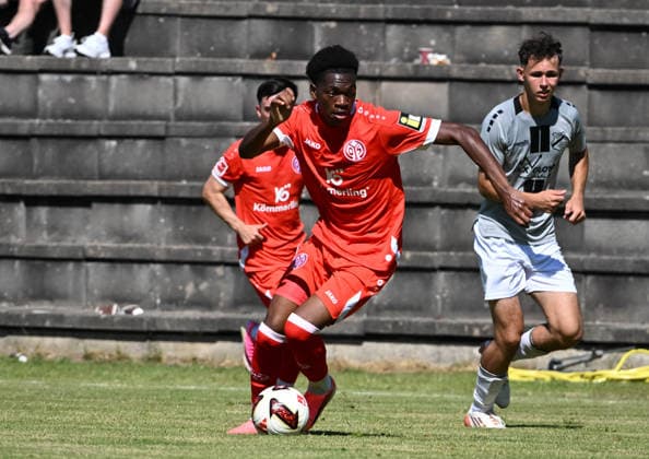 11.07.2026, xsltx, Fussball Testspiel, Eisbachtaler Sportfreunde - FSV Mainz 05 v.l. Rael Nakuzola (1. FSV Mainz 05) (DFL DFB REGULATIONS PROHIBIT ANY USE OF PHOTOGRAPHS as IMAGE SEQUENCES and or QUASI-VIDEO) *** July 11, 2026, xsltx, soccer friendly match, Eisbachtaler Sportfreunde vs. FSV Mainz 05, Rael Nakuzola 1, FSV Mainz 05. DFL and DFB regulations prohibit any use of photographs as image sequences and or quasi-video.