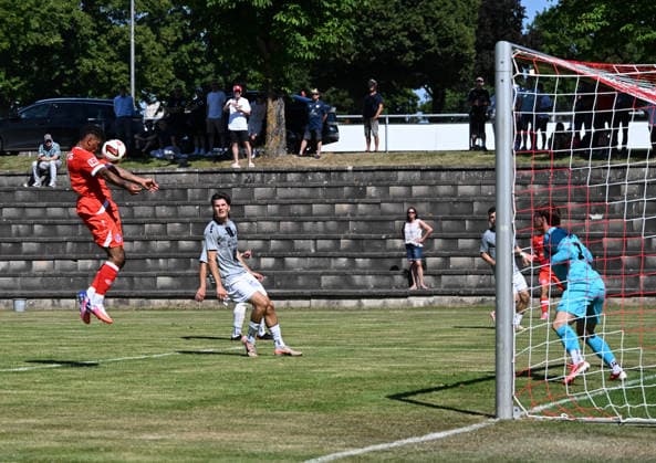 11.07.2026, xsltx, Fussball Testspiel, Eisbachtaler Sportfreunde - FSV Mainz 05 v.l. Ransford Königsdörffer (1. FSV Mainz 05) köpft zum 4:0 ein (DFL DFB REGULATIONS PROHIBIT ANY USE OF PHOTOGRAPHS as IMAGE SEQUENCES and or QUASI-VIDEO) *** July 11, 2026, xsltx, soccer exhibition match, Eisbachtaler Sportfreunde FSV Mainz 05 vs. Ransford Königsdörffer 1; FSV Mainz 05 scores with a header to make it 4–0. DFL and DFB regulations prohibit any use of photographs as image sequences and or quasi-video.