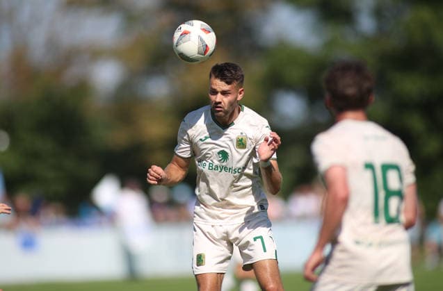 Fussball, Herren, Saison 2026 2027, FC Deisenhofen - TSV 1860 München, Testspiel, Vorbereitung Raphael Wach (TSV 1860 München) mit einem Kopfball *** Soccer, Men s, 2026–2027 Season, FC Deisenhofen vs. TSV 1860 Munich, Friendly Match, Preseason: Raphael Wach of TSV 1860 Munich scores with a header