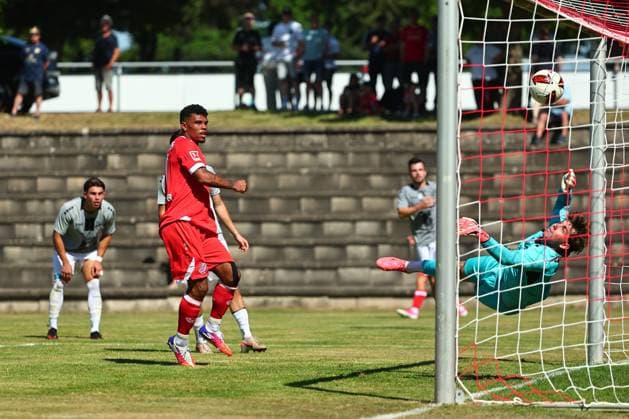Tor durch Ransford-Yeboah Koenigsdoerffer (1. FSV Mainz 05, 11) gegen David Arnolds (Eisbachtal, 43) Sportfreunde Eisbachtal vs 1. FSV Mainz 05, Fussball, Testspiel, 11.07.2026 DFL REGULATIONS PROHIBIT ANY USE OF PHOTOGRAPHS AS IMAGE SEQUENCES AND OR QUASI-VIDEO Sportfreunde Eisbachtal vs 1. FSV Mainz 05, Fussball, Testspiel, 11.07.2026 Nentershausen *** Goal by Ransford Yeboah Koenigsdoerffer, 1 FSV Mainz 05, 11 vs. David Arnold s Eisbachtal, 43 Sportfreunde Eisbachtal vs. 1 FSV Mainz 05, Soccer, Friendly Match, July 11, 2026 DFL REGULATIONS PROHIBIT ANY USE OF PHOTOGRAPHS AS IMAGE SEQUENCES AND OR QUASI-VIDEO Sportfreunde Eisbachtal vs. 1 FSV Mainz 05, Soccer, Friendly Match, July 11, 2026, Nentershausen Copyright: xEibner-Pressefotox EP_RWS
