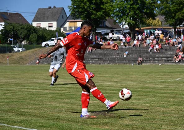 11.07.2026, xsltx, Fussball Testspiel, Eisbachtaler Sportfreunde - FSV Mainz 05 v.l. Ransford Königsdörffer (1. FSV Mainz 05) (DFL DFB REGULATIONS PROHIBIT ANY USE OF PHOTOGRAPHS as IMAGE SEQUENCES and or QUASI-VIDEO) *** July 11, 2026, xsltx, Soccer Friendly Match, Eisbachtaler Sportfreunde vs. FSV Mainz 05, from left to right: Ransford, Königsdörffer, 1. FSV Mainz 05. DFL and DFB regulations prohibit any use of photographs as image sequences and or quasi-video.