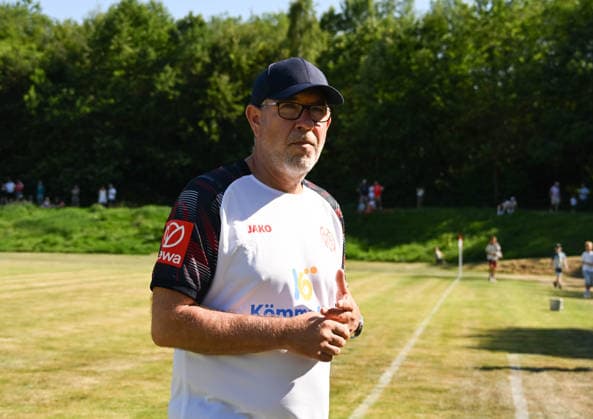 11.07.2026, xsltx, Fussball Testspiel, Eisbachtaler Sportfreunde - FSV Mainz 05 v.l. Urs Fischer (Cheftrainer 1. FSV Mainz 05) (DFL DFB REGULATIONS PROHIBIT ANY USE OF PHOTOGRAPHS as IMAGE SEQUENCES and or QUASI-VIDEO) *** July 11, 2026, xsltx, Soccer Friendly Match, Eisbachtaler Sportfreunde vs. FSV Mainz 05, with Urs Fischer as Head Coach, 1 FSV Mainz 05. DFL and DFB regulations prohibit any use of photographs as image sequences and or quasi-video.