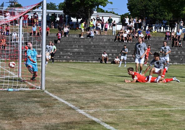 11.07.2026, xsltx, Fussball Testspiel, Eisbachtaler Sportfreunde - FSV Mainz 05 2. v.l. Nelson Weiper (1. FSV Mainz 05) trifft per Flugkopfball zum 7:0 (DFL DFB REGULATIONS PROHIBIT ANY USE OF PHOTOGRAPHS as IMAGE SEQUENCES and or QUASI-VIDEO) *** July 11, 2026, xsltx, soccer exhibition match, Eisbachtaler Sportfreunde vs. FSV Mainz 05 2–1 (Nelson Weiper 1) FSV Mainz 05 scores with a flying header to make it 7–0. DFL and DFB regulations prohibit any use of photographs as image sequences and or quasi-video.