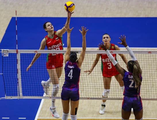 WomenÕs Volleyball Nations League - Belgrade 2026 Bulgaria s Mikaela Stoyanova spikes the ball against France s Lilou Ratahiry and France s Helena Cazaute during the WomenÕs Volleyball Nations League Pool 7 match between France and Bulgaria at Belgrade Arena on July 11, 2026 in Belgrade, Serbia. Belgrade Serbia Copyright: xSrdjanxStevanovicx x