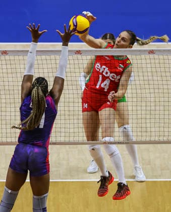 WomenÕs Volleyball Nations League - Belgrade 2026 Bulgaria s Borislava Saykova spikes the ball against France s Eva Elouga during the WomenÕs Volleyball Nations League Pool 7 match between France and Bulgaria at Belgrade Arena on July 11, 2026 in Belgrade, Serbia. Belgrade Serbia Copyright: xSrdjanxStevanovicx x