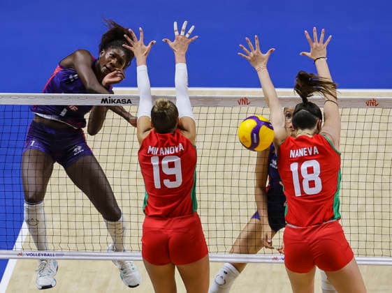 WomenÕs Volleyball Nations League - Belgrade 2026 France s Iman Ndiaye spikes the ball against b19Bulgaria s Darina Naneva during the WomenÕs Volleyball Nations League Pool 7 match between France and Bulgaria at Belgrade Arena on July 11, 2026 in Belgrade, Serbia. Belgrade Serbia Copyright: xSrdjanxStevanovicx x