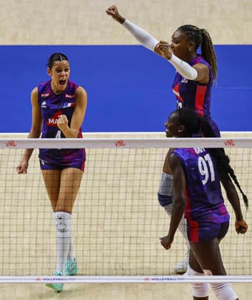 WomenÕs Volleyball Nations League - Belgrade 2026 France s Lilou Ratahiry (L) France s Eva Elouga and France s Halimatou Bah react during the WomenÕs Volleyball Nations League Pool 7 match between France and Bulgaria at Belgrade Arena on July 11, 2026 in Belgrade, Serbia. Belgrade Serbia Copyright: xSrdjanxStevanovicx x