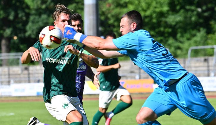 11.07.2026 - Fussball - Saison 2026 2027 - Testspiel Freundschaftsspiel - FC Eintracht Bamberg - SpVgg Greuther Fürth ( Kleeblatt ) - - Sportfoto Zink - xwoxzix - regulations prohibit any use of photographs as image sequences and or quasi-video - only for editorial use - Felix Klaus (30, SpVgg Greuther Fürth ) Benedikt Willert (34, FC Eintracht Bamberg ) *** July 11, 2026 Soccer Season 2026–2027 Exhibition Match Friendly Match FC Eintracht Bamberg vs. SpVgg Greuther Fürth Kleeblatt Sports Photo by Zink xwoxzix; regulations prohibit any use of photographs as image sequences and or quasi-video; for editorial use only. Felix Klaus 30, SpVgg Greuther Fürth, Benedikt Willert 34, FC Eintracht Bamberg