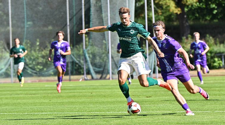 11.07.2026 - Fussball - Saison 2026 2027 - Testspiel Freundschaftsspiel - FC Eintracht Bamberg - SpVgg Greuther Fürth ( Kleeblatt ) - - Sportfoto Zink MeZi - xmexzix - regulations prohibit any use of photographs as image sequences and or quasi-video - only for editorial use - Noah König (17, SpVgg Greuther Fürth ) Tim Gensichen (9, FC Eintracht Bamberg, rechts ) *** July 11, 2026 Soccer Season 2026–2027 Exhibition Match Friendly Match FC Eintracht Bamberg vs. SpVgg Greuther Fürth Kleeblatt Sports Photo by Zink MeZi xmexzix; regulations prohibit any use of photographs as image sequences and or quasi-video; for editorial use only. Noah König 17, SpVgg Greuther Fürth; Tim Gensichen 9, FC Eintracht Bamberg, on the right