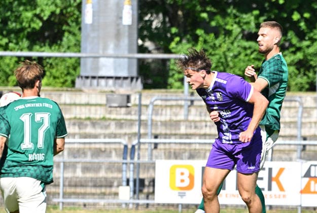 11.07.2026 - Fussball - Saison 2026 2027 - Testspiel Freundschaftsspiel - FC Eintracht Bamberg - SpVgg Greuther Fürth ( Kleeblatt ) - - Sportfoto Zink MeZi - xmexzix - regulations prohibit any use of photographs as image sequences and or quasi-video - only for editorial use - Tim Gensichen (9, FC Eintracht Bamberg ) erzielt Treffer Tor Torschuß zum 1:0 gegen Doni Edon Arifi (28, SpVgg Greuther Fürth ) *** July 11, 2026 Soccer Season 2026–2027 Exhibition Match Friendly Match FC Eintracht Bamberg vs. SpVgg Greuther Fürth Kleeblatt Sports Photo by Zink MeZi xmexzix Regulations prohibit any use of photographs as image sequences and or quasi-video; for editorial use only Tim Gensichen 9, FC Eintracht Bamberg scores a goal with a shot on goal to make it 1–0 against Doni Edon Arifi 28, SpVgg Greuther Fürth