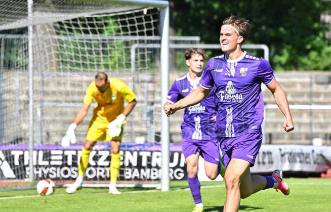 11.07.2026 - Fussball - Saison 2026 2027 - Testspiel Freundschaftsspiel - FC Eintracht Bamberg - SpVgg Greuther Fürth ( Kleeblatt ) - - Sportfoto Zink MeZi - xmexzix - regulations prohibit any use of photographs as image sequences and or quasi-video - only for editorial use - Torjubel Jubel Freude nach Treffer Tor Torschuß zum 1:0 durch Tim Gensichen (9, FC Eintracht Bamberg ) *** July 11, 2026 Soccer Season 2026–2027 Exhibition Match Friendly Match FC Eintracht Bamberg vs. SpVgg Greuther Fürth Kleeblatt Sports Photo by Zink MeZi xmexzix Regulations prohibit any use of photographs as image sequences and or quasi-video; for editorial use only. Goal celebrationCelebration, joy after a goal, shot on goal for the 1–0 by Tim Gensichen 9, FC Eintracht Bamberg