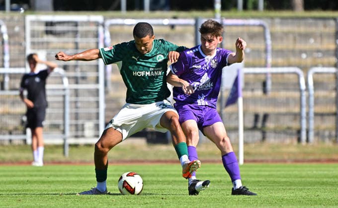 11.07.2026 - Fussball - Saison 2026 2027 - Testspiel Freundschaftsspiel - FC Eintracht Bamberg - SpVgg Greuther Fürth ( Kleeblatt ) - - Sportfoto Zink MeZi - xmexzix - regulations prohibit any use of photographs as image sequences and or quasi-video - only for editorial use - Maximilian Solomon Dietz (33, SpVgg Greuther Fürth ) Luca Auer (5, FC Eintracht Bamberg, rechts ) *** July 11, 2026 Soccer Season 2026–2027 Exhibition Match Friendly Match FC Eintracht Bamberg vs. SpVgg Greuther Fürth Kleeblatt Sports Photo by Zink MeZi xmexzix Regulations prohibit any use of photographs as image sequences and or quasi-video; for editorial use only. Maximilian Solomon Dietz 33, SpVgg Greuther Fürth; Luca Auer 5, FC Eintracht Bamberg, on the right