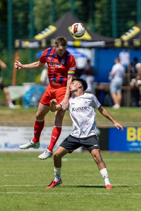 Kopfballduell Patrick Mainka (FC Heidenheim, 06) Emre Aydin (SGM Langenau, 19), GER, SGM Langenau vs. 1.FC Heidenheim, Fussball, Testspiel, Saison 2026 2027, 11.07.2026, DFL DFB REGULATIONS PROHIBIT ANY USE OF PHOTOGRAPHS AS IMAGE SEQUENCES AND OR QUASI-VIDEO, GER, SGM Langenau vs. 1.FC Heidenheim, Fussball, Testspiel, Saison 2026 2027, 11.07.2026 Langenau *** Heading duel: Patrick Mainka (FC Heidenheim), 06 Emre Aydin (SGM Langenau), 19, GER, SGM Langenau vs. 1 FC Heidenheim, Soccer, Friendly, 2026–2027 Season, July 11, 2026, DFL and DFB regulations prohibit any use of photographs as image sequences and or quasi-video, GER, SGM Langenau vs. 1 FC Heidenheim, soccer, friendly match, 2026–2027 season, July 11, 2026, Langenau Copyright: xEibner-Pressefoto JanixPlessx EP_JPL