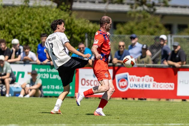 Zweikampf Budu Zivzivadze (FC Heidenheim, 11) Sueleyman Celik (SGM Langenau, 03), GER, SGM Langenau vs. 1.FC Heidenheim, Fussball, Testspiel, Saison 2026 2027, 11.07.2026, DFL DFB REGULATIONS PROHIBIT ANY USE OF PHOTOGRAPHS AS IMAGE SEQUENCES AND OR QUASI-VIDEO, GER, SGM Langenau vs. 1.FC Heidenheim, Fussball, Testspiel, Saison 2026 2027, 11.07.2026 Langenau *** Head-to-Head: Budu Zivzivadze (FC Heidenheim) vs. Sueleyman Celik (SGM Langenau), 03, GER, SGM Langenau vs. 1 FC Heidenheim, Soccer, Friendly Match, 2026–2027 Season, July 11, 2026, DFL and DFB regulations prohibit any use of photographs as image sequences and or quasi-video, GER, SGM Langenau vs. 1 FC Heidenheim, soccer, friendly match, 2026–2027 season, July 11, 2026, Langenau Copyright: xEibner-Pressefoto JanixPlessx EP_JPL