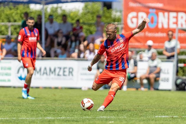 Torchance Niklas Dorsch (FC Heidenheim, 30), GER, SGM Langenau vs. 1.FC Heidenheim, Fussball, Testspiel, Saison 2026 2027, 11.07.2026, DFL DFB REGULATIONS PROHIBIT ANY USE OF PHOTOGRAPHS AS IMAGE SEQUENCES AND OR QUASI-VIDEO, GER, SGM Langenau vs. 1.FC Heidenheim, Fussball, Testspiel, Saison 2026 2027, 11.07.2026 Langenau *** Scoring chance by Niklas Dorsch, FC Heidenheim, 30, GER, SGM Langenau vs. 1 FC Heidenheim, soccer, friendly match, 2026–2027 season, July 11, 2026, DFL and DFB regulations prohibit any use of photographs as image sequences and or quasi-video, GER, SGM Langenau vs. 1 FC Heidenheim, soccer, friendly match, 2026–2027 season, July 11, 2026, Langenau Copyright: xEibner-Pressefoto JanixPlessx EP_JPL