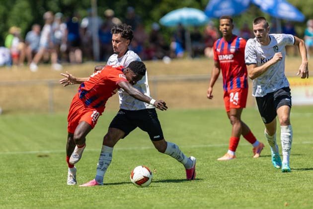 Harter Zweikampf Christian Conteh (FC Heidenheim, 10) Robin Eitele (SGM Langenau, 15), GER, SGM Langenau vs. 1.FC Heidenheim, Fussball, Testspiel, Saison 2026 2027, 11.07.2026, DFL DFB REGULATIONS PROHIBIT ANY USE OF PHOTOGRAPHS AS IMAGE SEQUENCES AND OR QUASI-VIDEO, GER, SGM Langenau vs. 1.FC Heidenheim, Fussball, Testspiel, Saison 2026 2027, 11.07.2026 Langenau *** Tough duel: Christian Conteh (FC Heidenheim), 10 Robin Eitele (SGM Langenau), 15, GER, SGM Langenau vs. 1 FC Heidenheim, Soccer, Friendly, 2026–2027 Season, July 11, 2026, DFL and DFB regulations prohibit any use of photographs as image sequences and or quasi-video, GER, SGM Langenau vs. 1 FC Heidenheim, soccer, friendly match, 2026–2027 season, July 11, 2026, Langenau Copyright: xEibner-Pressefoto JanixPlessx EP_JPL