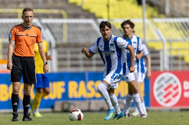 GER, Leipzig, Fussball, Testspiel, 1. FC Lokomotive Leipzig vs. Hertha BSC im Bild v.l.: Kian Todorovic (Hertha BSC 36) , Aktion mit Ball 11.07.2026, Bruno-Plache Stadion Leipzig DFB REGULATIONS PROHIBIT ANY USE OF PHOTOGRAPHS AS IMAGE SEQUENCES AND OR QUASI-VIDEO, *** GER, Leipzig, Soccer, Friendly Match, 1 FC Lokomotive Leipzig vs. Hertha BSC (pictured, from left): Kian Todorovic (Hertha BSC, 36), in action with the ball, July 11, 2026, Bruno Plache Stadium, Leipzig. DFB regulations prohibit any use of photographs as image sequences and or quasi-video, Copyright: HMBxMedia PaulxFritz