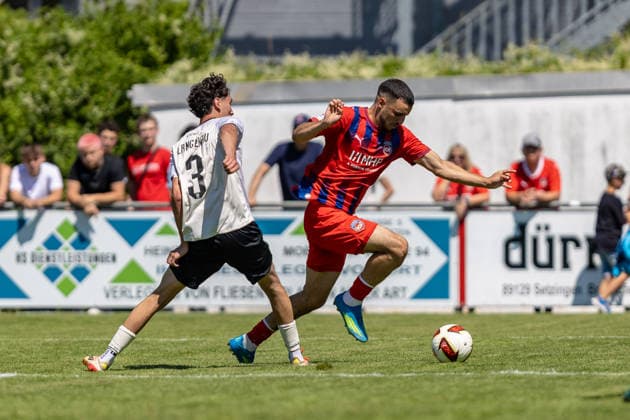 Zweikampf Oualid Mhamdi (FC Heidenheim, 22) Sueleyman Celik (SGM Langenau, 03), GER, SGM Langenau vs. 1.FC Heidenheim, Fussball, Testspiel, Saison 2026 2027, 11.07.2026, DFL DFB REGULATIONS PROHIBIT ANY USE OF PHOTOGRAPHS AS IMAGE SEQUENCES AND OR QUASI-VIDEO, GER, SGM Langenau vs. 1.FC Heidenheim, Fussball, Testspiel, Saison 2026 2027, 11.07.2026 Langenau *** Tackle: Oualid Mhamdi (FC Heidenheim) vs. Sueleyman Celik (SGM Langenau), 03, GER, SGM Langenau vs. 1 FC Heidenheim, Soccer, Friendly Match, 2026–2027 Season, July 11, 2026, DFL and DFB regulations prohibit any use of photographs as image sequences and or quasi-video, GER, SGM Langenau vs. 1 FC Heidenheim, soccer, friendly match, 2026–2027 season, July 11, 2026, Langenau Copyright: xEibner-Pressefoto JanixPlessx EP_JPL