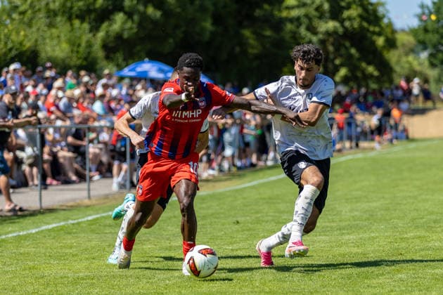 Dynamischer Zweikampf Christian Conteh (FC Heidenheim, 10) Berke Altintas (SGM Langenau, 07), GER, SGM Langenau vs. 1.FC Heidenheim, Fussball, Testspiel, Saison 2026 2027, 11.07.2026, DFL DFB REGULATIONS PROHIBIT ANY USE OF PHOTOGRAPHS AS IMAGE SEQUENCES AND OR QUASI-VIDEO, GER, SGM Langenau vs. 1.FC Heidenheim, Fussball, Testspiel, Saison 2026 2027, 11.07.2026 Langenau *** Dynamic tackle: Christian Conteh (FC Heidenheim) vs. Berke Altintas (SGM Langenau), 07, GER, SGM Langenau vs. 1 FC Heidenheim, Soccer, Friendly Match, 2026–2027 Season, July 11, 2026, DFL and DFB regulations prohibit any use of photographs as image sequences and or quasi-video, GER, SGM Langenau vs. 1 FC Heidenheim, Soccer, Friendly Match, 2026–2027 Season, July 11, 2026, Langenau Copyright: xEibner-Pressefoto JanixPlessx EP_JPL